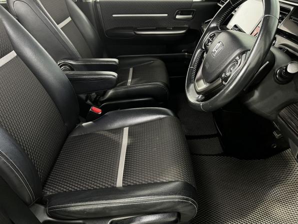 Honda Stepwgn V с пробегом 2016 года, цена 2 150 000 рублей, 163551 км, минивэн, Автокод Объявления