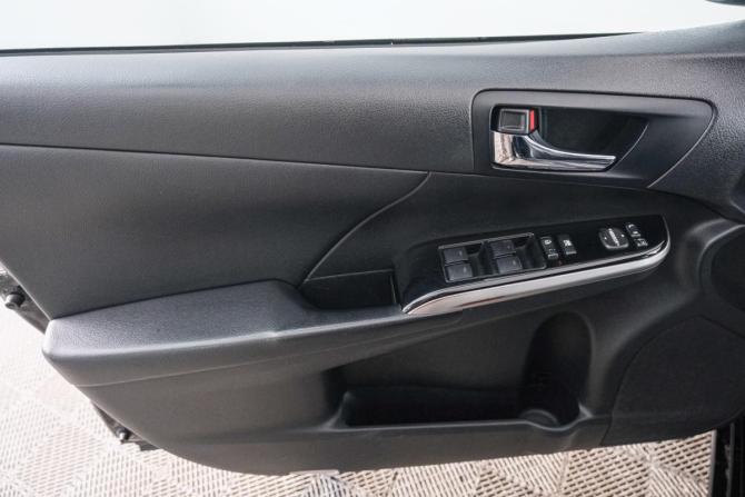 Toyota Camry VII (XV50) Рестайлинг с пробегом 2014 года, цена 1 649 000 рублей, 290000 км, седан, Автокод Объявления