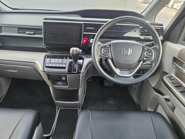 Honda Stepwgn V Рестайлинг с пробегом 2018 года, цена 1 995 000 рублей, 154000 км, минивэн, Автокод Объявления