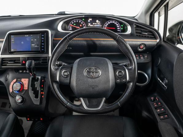 Toyota Sienta II Рестайлинг с пробегом 2021 года, цена 1 585 000 рублей, 45281 км, компактвэн, Автокод Объявления