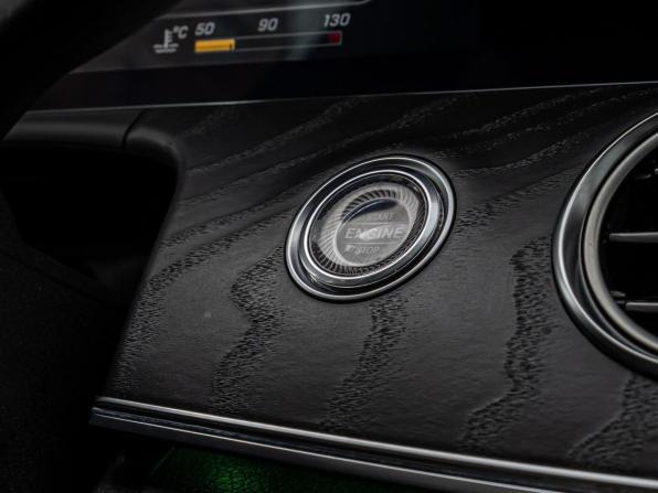 Mercedes-Benz E-Класс V (W213 S213 C238) с пробегом 2018 года, цена 2 985 000 рублей, 139281 км, седан, Автокод Объявления