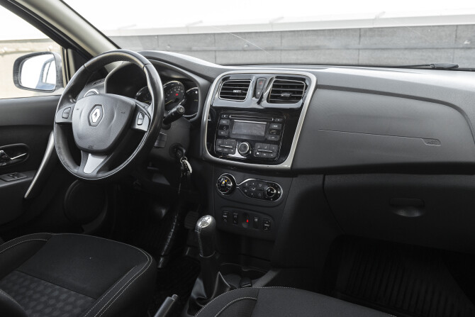Renault Sandero II с пробегом 2016 года, цена 877 000 рублей, 130000 км, хэтчбек, Автокод Объявления