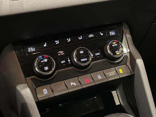Skoda Karoq I с пробегом 2021 года, цена 2 420 000 рублей, 134017 км, внедорожник, Автокод Объявления
