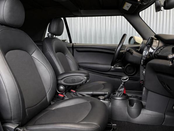 Mini Cabrio III с пробегом 2018 года, цена 1 867 000 рублей, 76057 км, кабриолет, Автокод Объявления