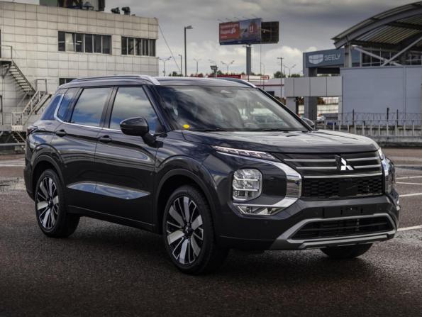 Mitsubishi Outlander IV Рестайлинг с пробегом 2025 года, цена 6 810 000 рублей, 15 км, внедорожник, Автокод Объявления