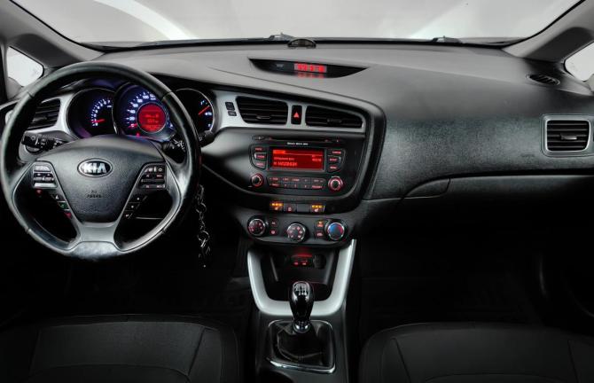 Kia Ceed II с пробегом 2015 года, цена 715 000 рублей, 255026 км, универсал, Автокод Объявления
