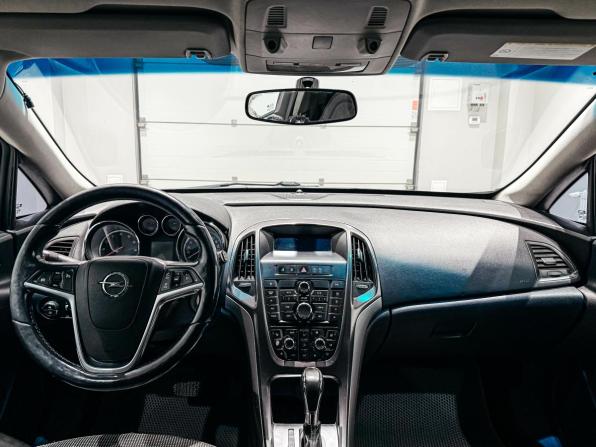 Opel Astra J с пробегом 2011 года, цена 625 000 рублей, 220636 км, хэтчбек, Автокод Объявления