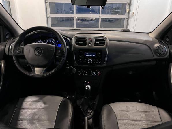 Renault Sandero II с пробегом 2017 года, цена 890 000 рублей, 94281 км, хэтчбек, Автокод Объявления