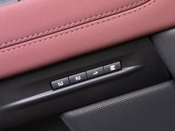 Land Rover Range Rover Evoque II Рестайлинг с пробегом 2025 года, цена 5 920 000 рублей, 30 км, внедорожник, Автокод Объявления
