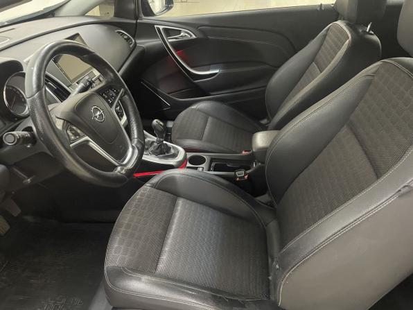 Opel Astra J Рестайлинг с пробегом 2013 года, цена 690 000 рублей, 276386 км, хэтчбек, Автокод Объявления