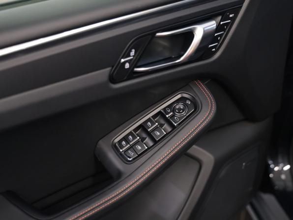 Porsche Macan I Рестайлинг 2 с пробегом 2025 года, цена 12 340 000 рублей, 45 км, внедорожник, Автокод Объявления