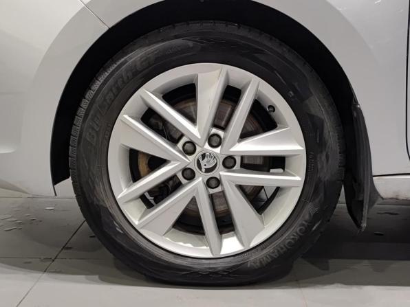 Skoda Rapid I Рестайлинг с пробегом 2019 года, цена 1 324 000 рублей, 175481 км, лифтбек, Автокод Объявления
