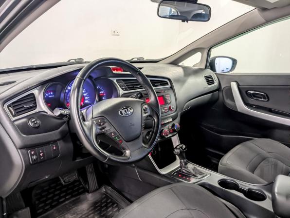 Kia Ceed II Рестайлинг с пробегом 2017 года, цена 1 400 000 рублей, 101000 км, универсал, Автокод Объявления