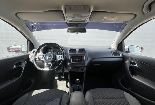 Volkswagen Polo V Рестайлинг с пробегом 2018 года, цена 1 025 000 рублей, 122707 км, седан, Автокод Объявления