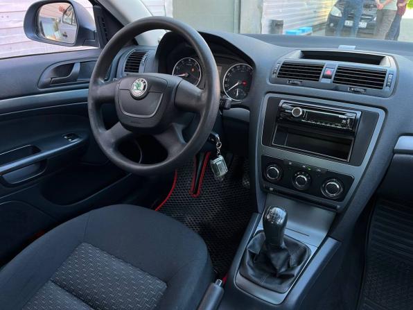 Skoda Octavia II (A5) Рестайлинг с пробегом 2012 года, цена 700 000 рублей, 87000 км, лифтбек, Автокод Объявления
