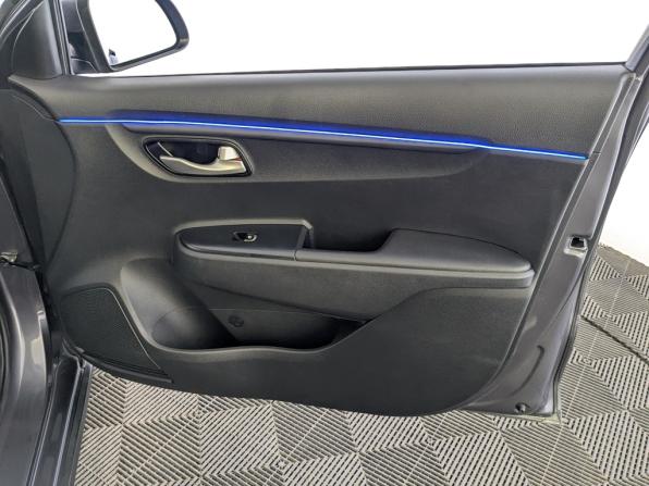 Kia Rio IV Рестайлинг с пробегом 2021 года, цена 1 755 000 рублей, 93211 км, хэтчбек, Автокод Объявления