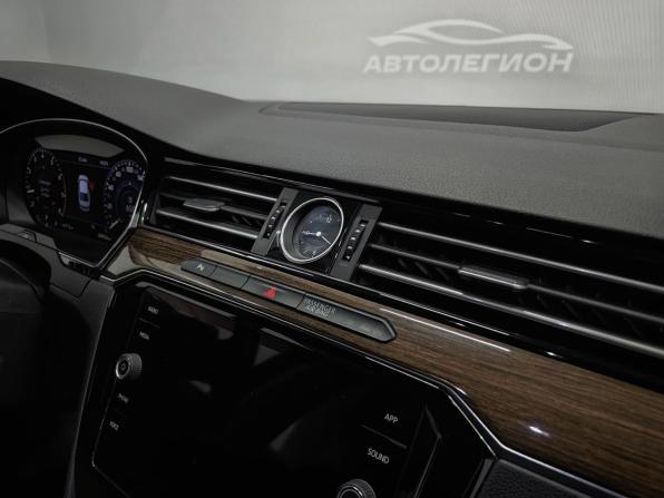 Volkswagen Passat B8 с пробегом 2017 года, цена 1 999 000 рублей, 280123 км, седан, Автокод Объявления