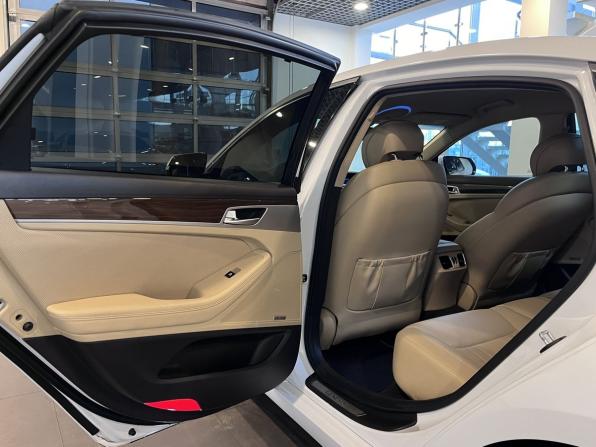 Hyundai Genesis II с пробегом 2014 года, цена 2 275 000 рублей, 106367 км, седан, Автокод Объявления