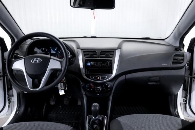 Hyundai Solaris I с пробегом 2013 года, цена 899 000 рублей, 155000 км, седан, Автокод Объявления