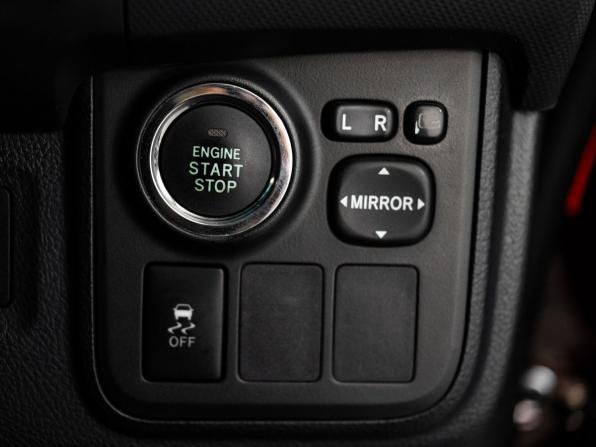 Toyota Wish II Рестайлинг с пробегом 2014 года, цена 1 470 500 рублей, 129818 км, минивэн, Автокод Объявления