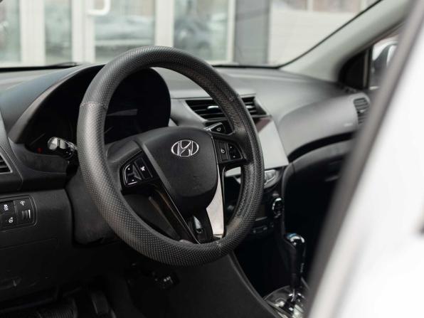 Hyundai Solaris I с пробегом 2013 года, цена 730 000 рублей, 210002 км, седан, Автокод Объявления