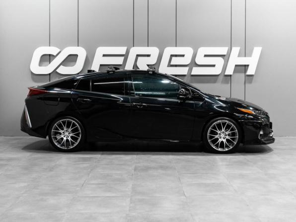 Toyota Prius IV (XW50) с пробегом 2017 года, цена 1 849 000 рублей, 311272 км, лифтбек, Автокод Объявления