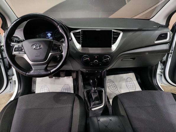 Hyundai Solaris II с пробегом 2017 года, цена 1 045 000 рублей, 202258 км, седан, Автокод Объявления