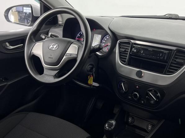 Hyundai Solaris II с пробегом 2017 года, цена 939 000 рублей, 216677 км, седан, Автокод Объявления