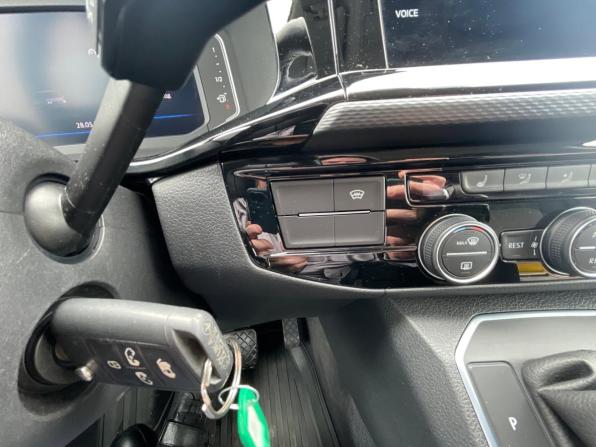 Volkswagen Multivan T6 Рестайлинг с пробегом 2022 года, цена 8 394 000 рублей, 58696 км, минивэн, Автокод Объявления