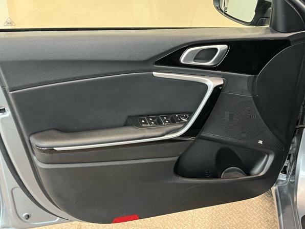 Kia Ceed III Рестайлинг с пробегом 2021 года, цена 1 690 000 рублей, 73000 км, хэтчбек, Автокод Объявления