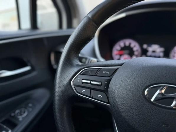 Hyundai Santa Fe IV Рестайлинг с пробегом 2023 года, цена 3 818 000 рублей, 58864 км, внедорожник, Автокод Объявления