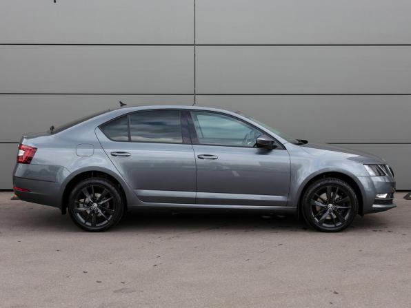Skoda Octavia III (A7) Рестайлинг с пробегом 2018 года, цена 2 749 000 рублей, 20383 км, лифтбек, Автокод Объявления