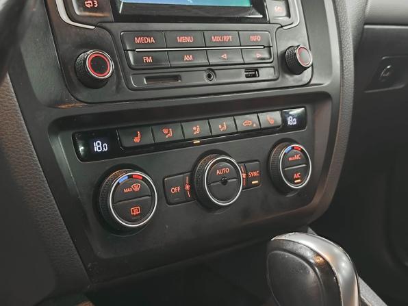 Volkswagen Jetta VI Рестайлинг с пробегом 2015 года, цена 993 200 рублей, 184683 км, седан, Автокод Объявления