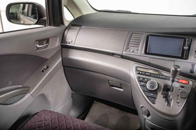 Toyota ISis I Рестайлинг с пробегом 2010 года, цена 1 209 000 рублей, 158200 км, компактвэн, Автокод Объявления