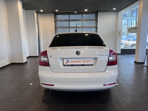 Skoda Octavia II (A5) Рестайлинг с пробегом 2013 года, цена 940 000 рублей, 125848 км, лифтбек, Автокод Объявления