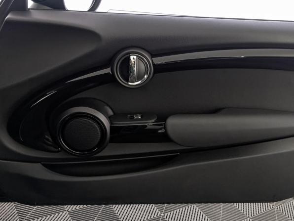 Mini Hatch III (F55/F56) Рестайлинг с пробегом 2019 года, цена 2 520 000 рублей, 86114 км, хэтчбек, Автокод Объявления