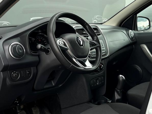 Renault Logan II Рестайлинг с пробегом 2019 года, цена 719 700 рублей, 125571 км, седан, Автокод Объявления