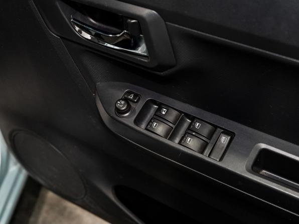 Daihatsu Mira e:S II с пробегом 2018 года, цена 675 000 рублей, 45990 км, хэтчбек, Автокод Объявления