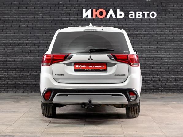 Mitsubishi Outlander III Рестайлинг 3 с пробегом 2019 года, цена 1 990 000 рублей, 189403 км, внедорожник, Автокод Объявления