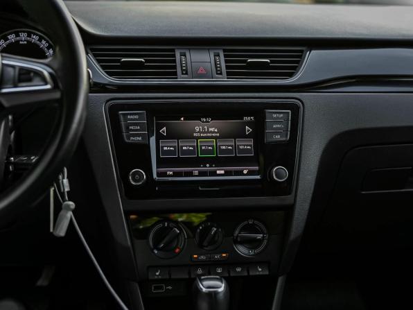 Skoda Rapid I Рестайлинг с пробегом 2018 года, цена 990 001 рубль, 120595 км, лифтбек, Автокод Объявления