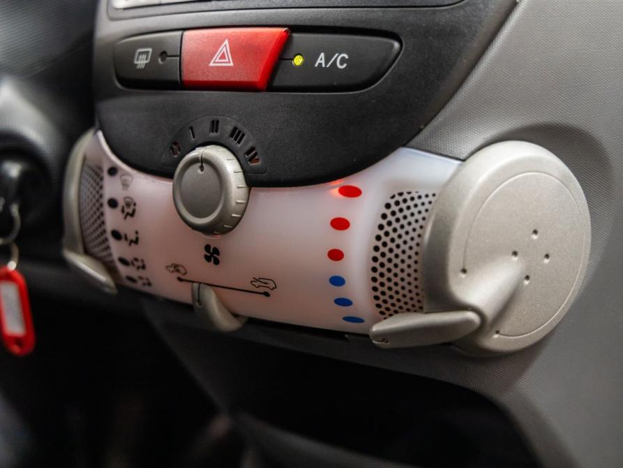 Peugeot 107 I Рестайлинг Волгоград  - изображение 25