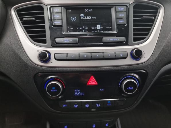Hyundai Solaris II с пробегом 2017 года, цена 1 029 000 рублей, 150367 км, седан, Автокод Объявления