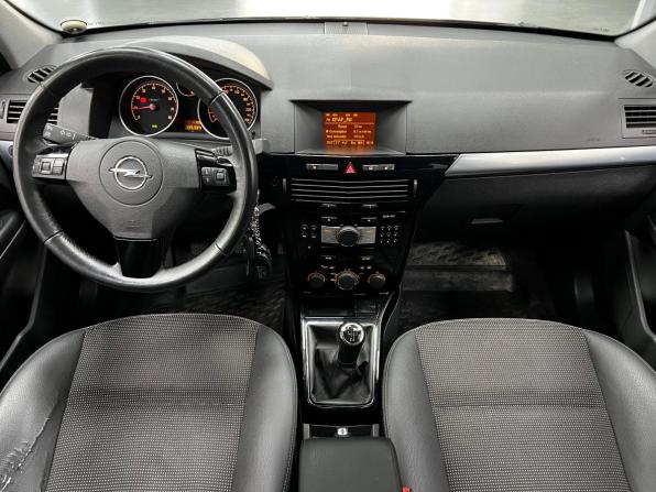 Opel Astra H Рестайлинг с пробегом 2011 года, цена 650 000 рублей, 135363 км, хэтчбек, Автокод Объявления