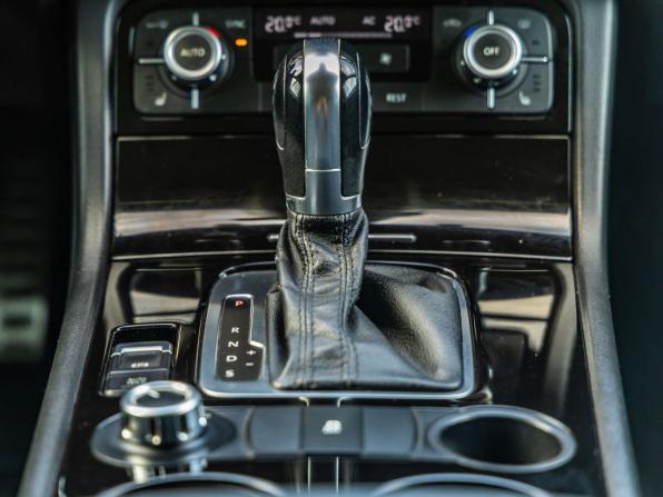 Volkswagen Touareg II с пробегом 2012 года, цена 1 898 000 рублей, 198875 км, внедорожник, Автокод Объявления