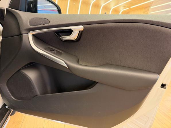 Volvo V40 Cross Country I с пробегом 2013 года, цена 1 138 000 рублей, 249000 км, хэтчбек, Автокод Объявления