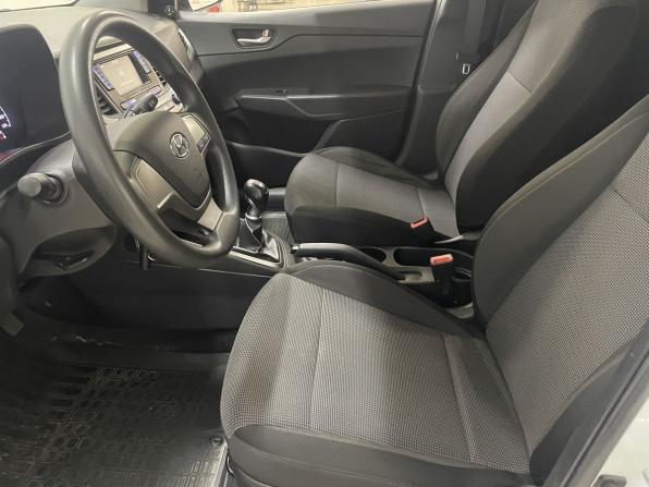 Hyundai Solaris II с пробегом 2019 года, цена 1 050 000 рублей, 196060 км, седан, Автокод Объявления