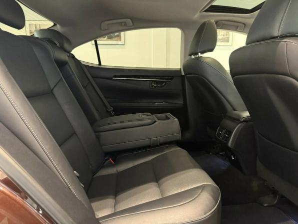 Lexus ES VI Рестайлинг с пробегом 2016 года, цена 2 585 000 рублей, 150428 км, седан, Автокод Объявления