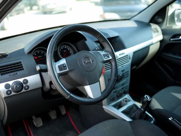 Opel Astra H Рестайлинг с пробегом 2014 года, цена 709 000 рублей, 132000 км, седан, Автокод Объявления