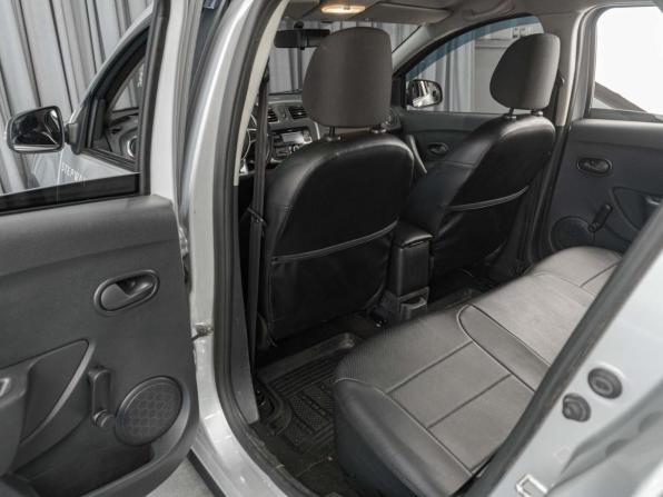 Renault Logan II Рестайлинг с пробегом 2019 года, цена 949 000 рублей, 78400 км, седан, Автокод Объявления