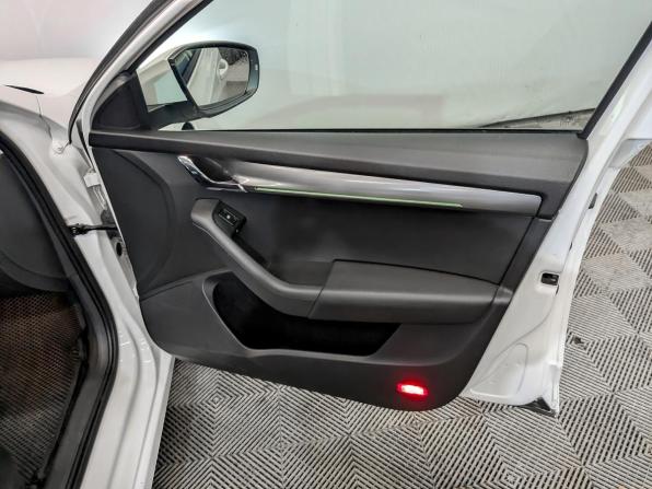 Skoda Octavia III (A7) Рестайлинг с пробегом 2018 года, цена 1 850 000 рублей, 112041 км, лифтбек, Автокод Объявления